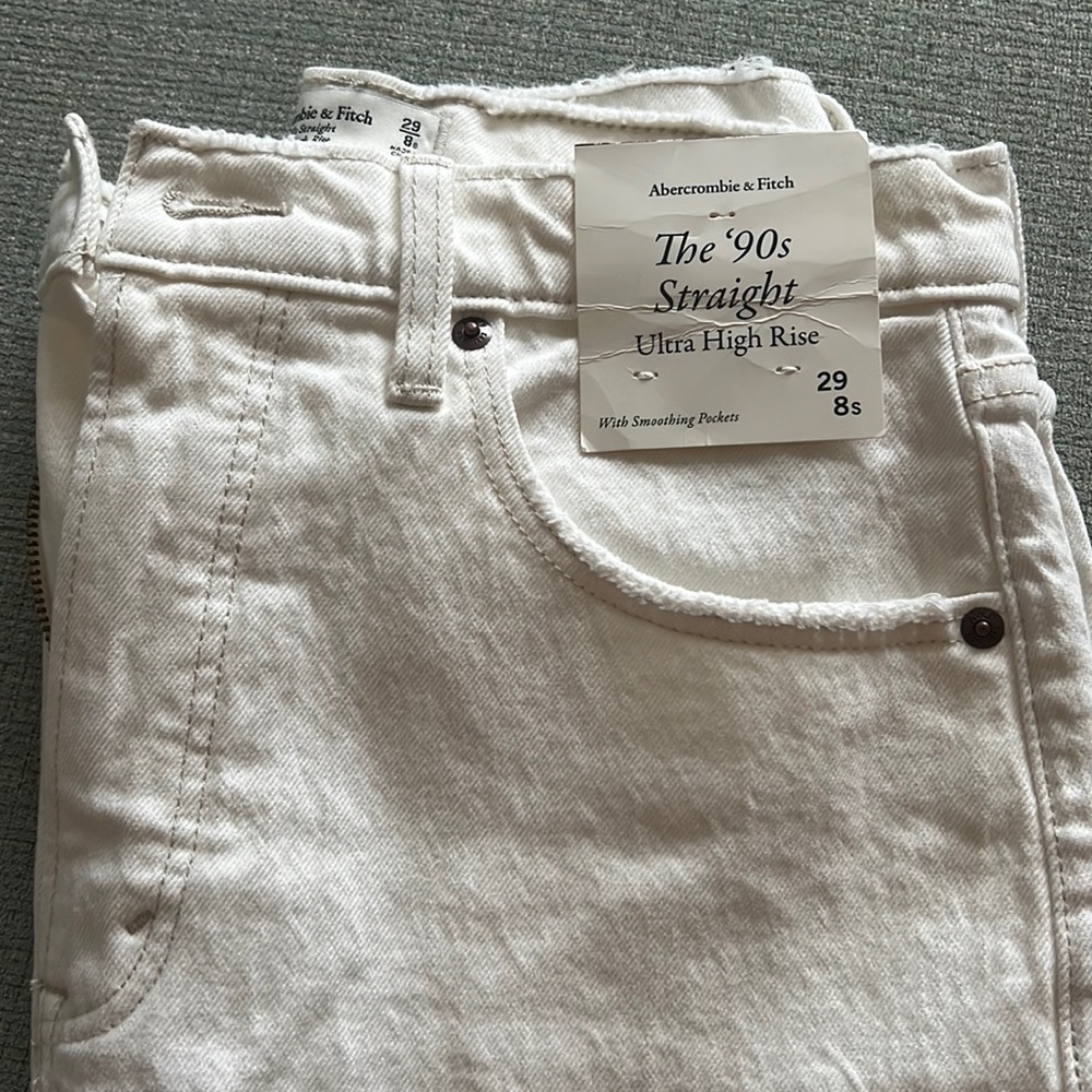NWT The ‘90s Straight Ultra High Rise White Wash Abercrombie A&F Jean